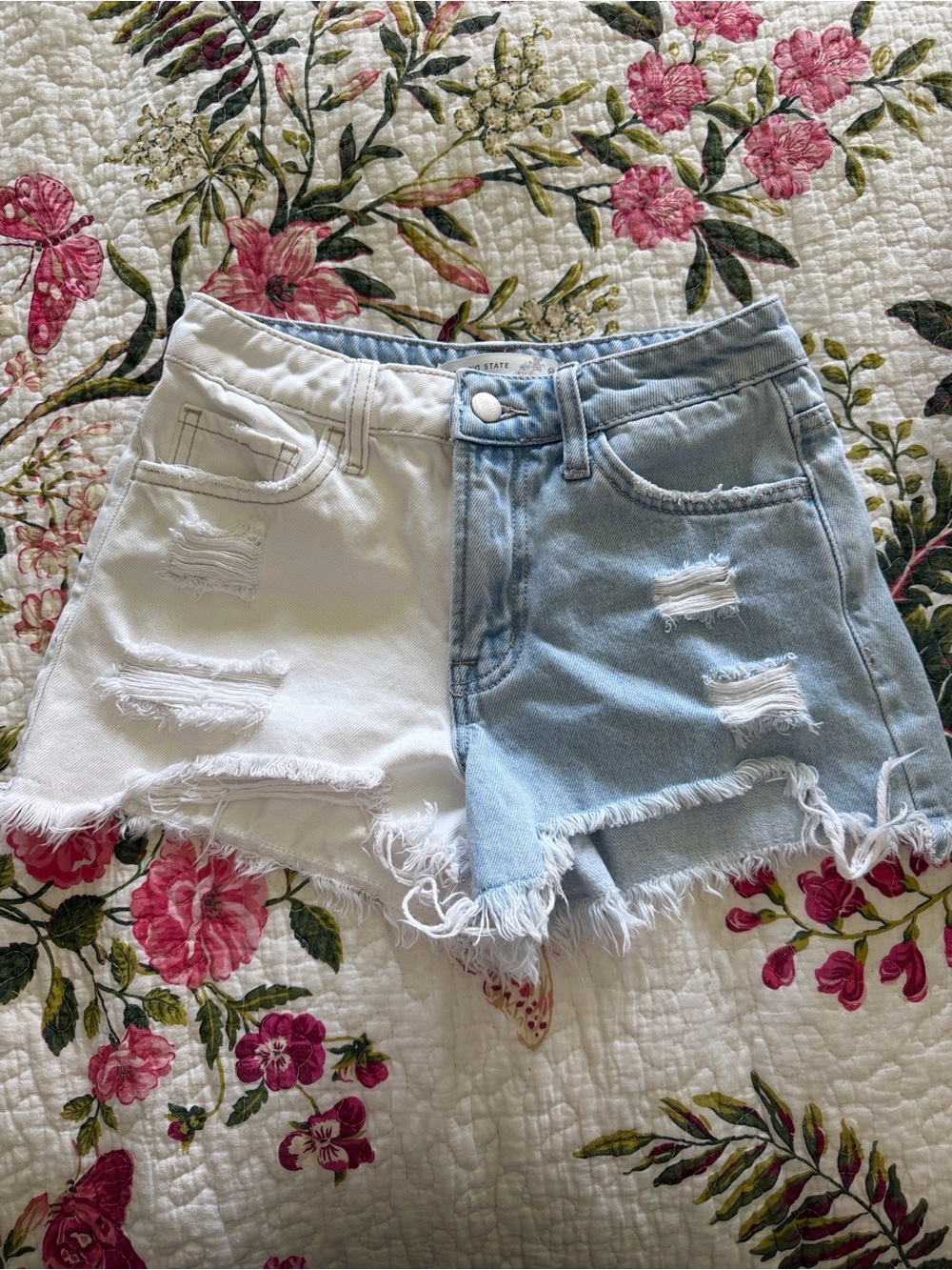 Altar'd State Split Two-Tone Distressed Denim Shorts — White & Light Blue